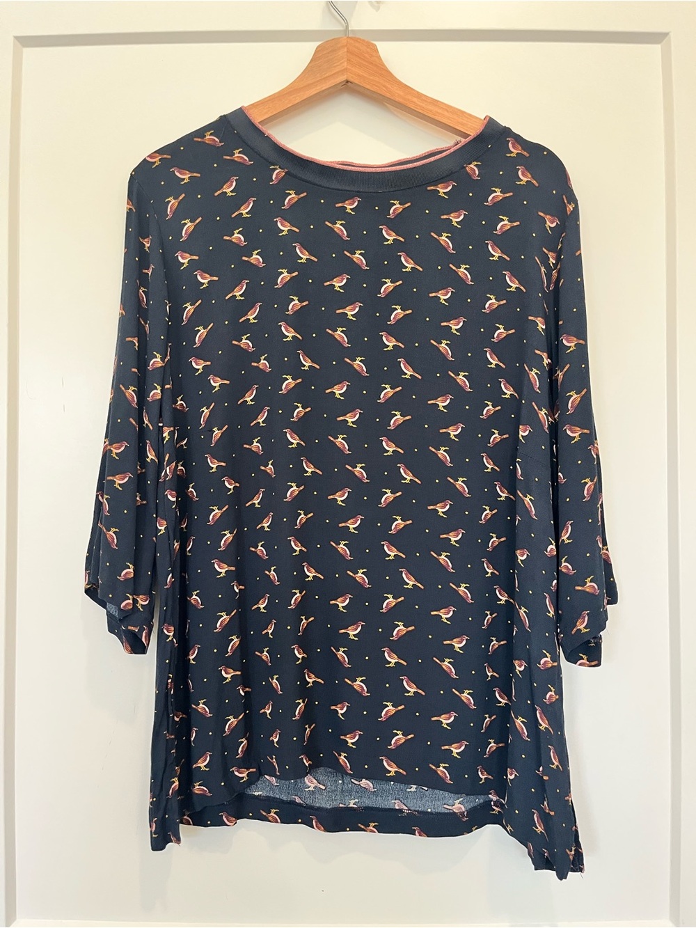Hema bird print novelty coquette whimsical office black crew neck top size XL